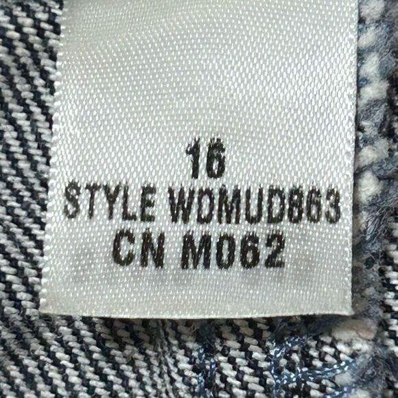 NWOT Liz Claiborne Jeans Women's Size 16L Blue Classic Fit Straight Leg Zip Fly - Picture 16 of 16